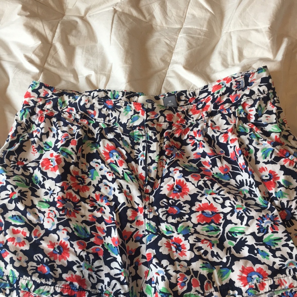 Fun Floral shorts - Picture 2 of 2